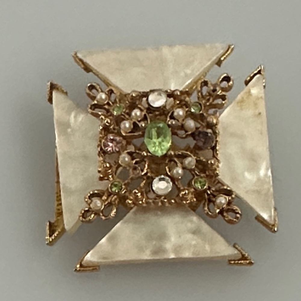 Gold-Tone Cream Enamel and Green Stone Decorative Brooch